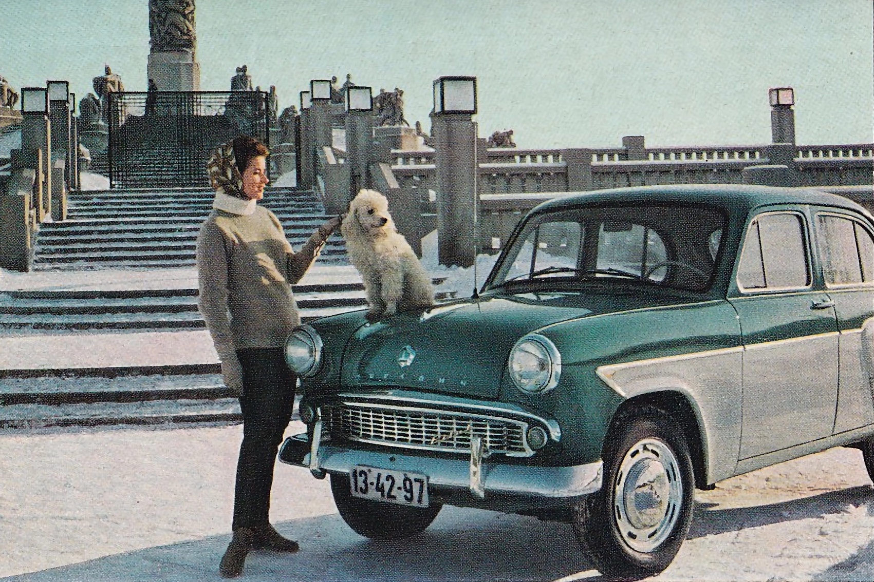 "Москвич" в Осло. Рекламная открытка советского "Автоэкспорта"