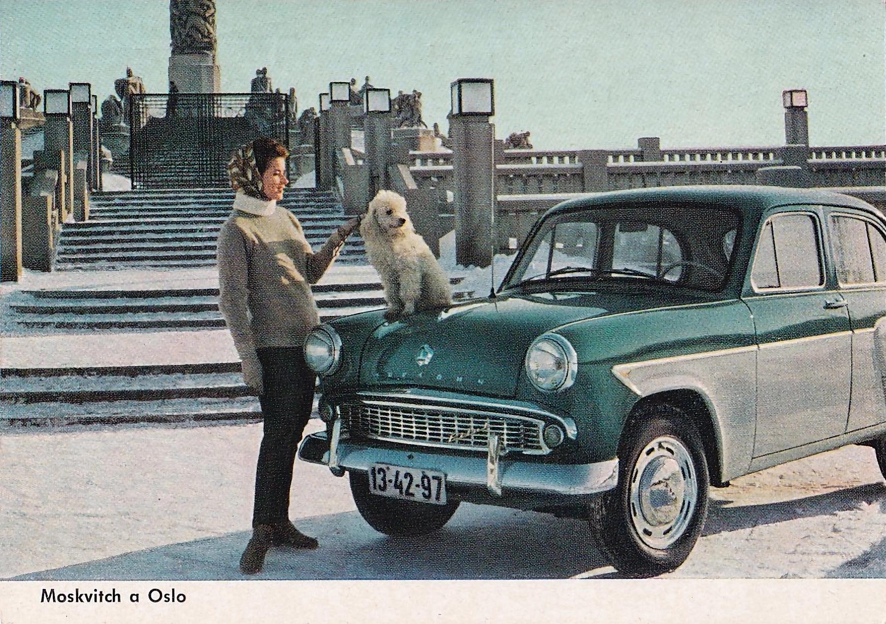 "Москвич" в Осло. Рекламная открытка советского "Автоэкспорта" "Москвич" в Осло. Рекламная открытка советского "Автоэкспорта"_