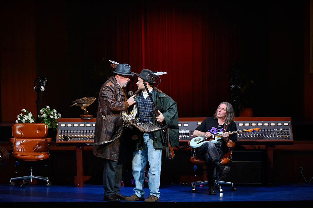 В спектакле Антона Федорова "Вольный стрелок" стартует в студии звукозаписи.