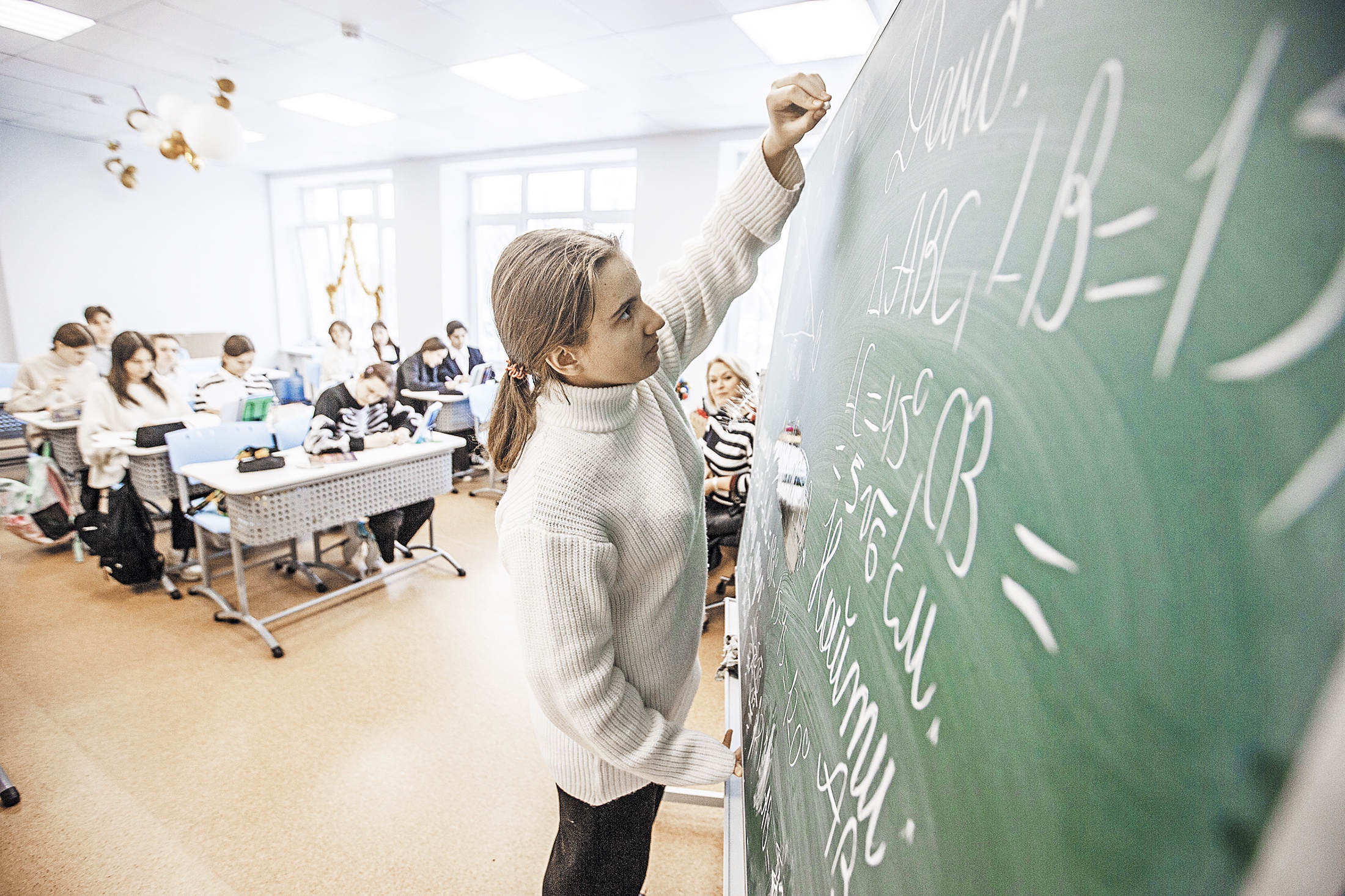 Изменения минимальных баллов призваны повысить качество образования, в том числе и для платных студентов.