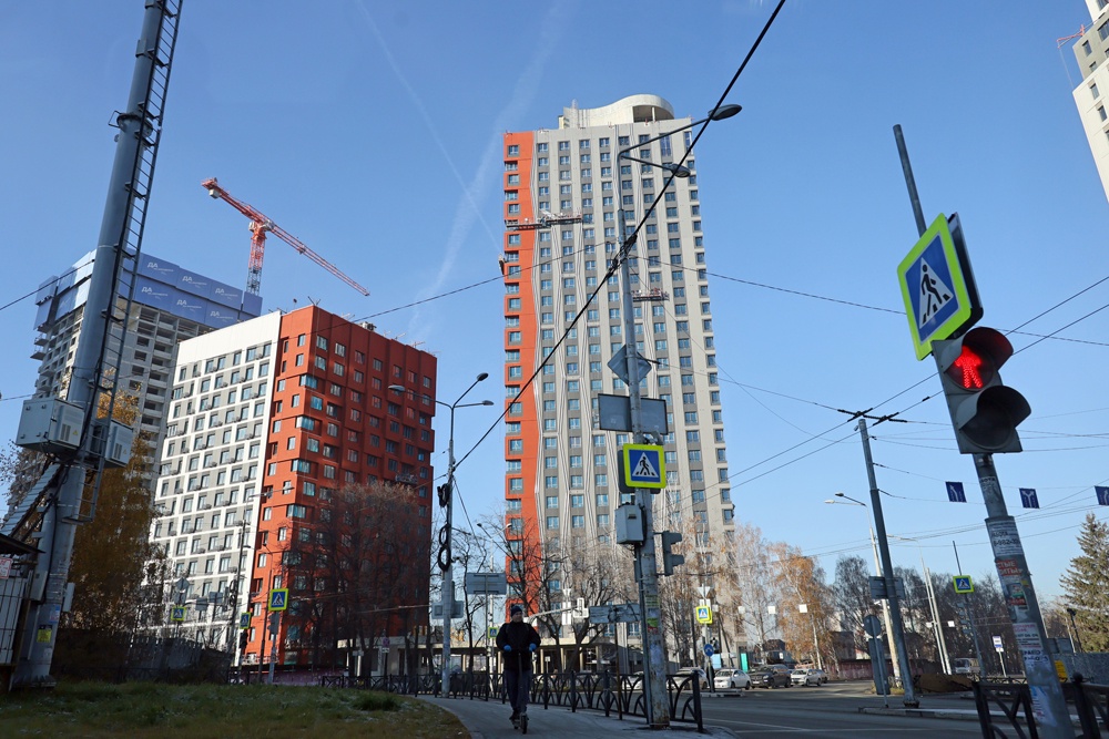 Почему Екатеринбург и Тюмень строят жилье значительно больше соседей