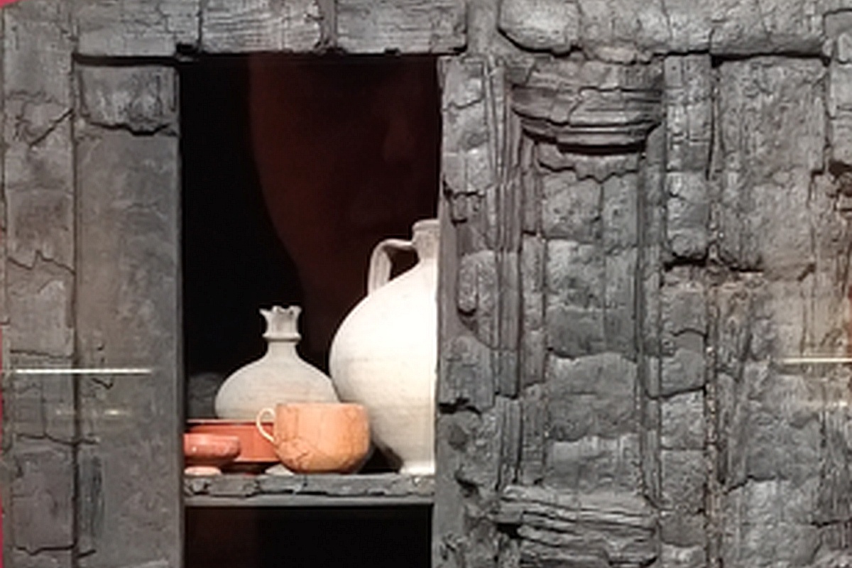 Удивительная сохранность шкафа объясняется обстоятельствами гибели Геркуланума.