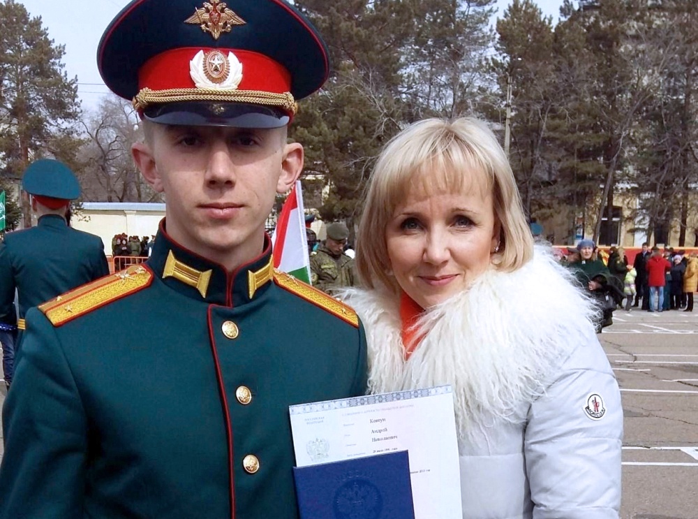 Сослуживцы сына сказали: Он первым в своем полку написал рапорт об отправке на СВО. 