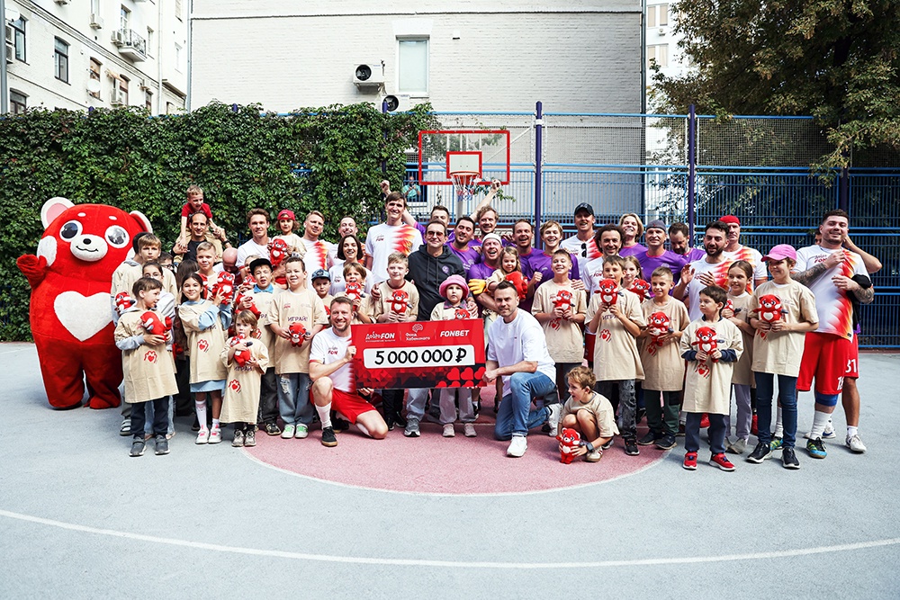 Во время благотворительного футбольного матча для подопечных Фонда Константина Хабенского было собрано 5 миллионов рублей.