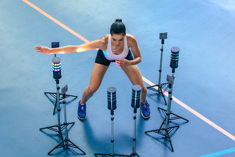 Система визуального контроля тренировки позволяет измерить скорость реакции атлета и повысить ее.