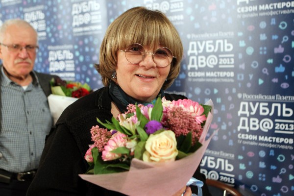 Режиссер Алла Сурикова.