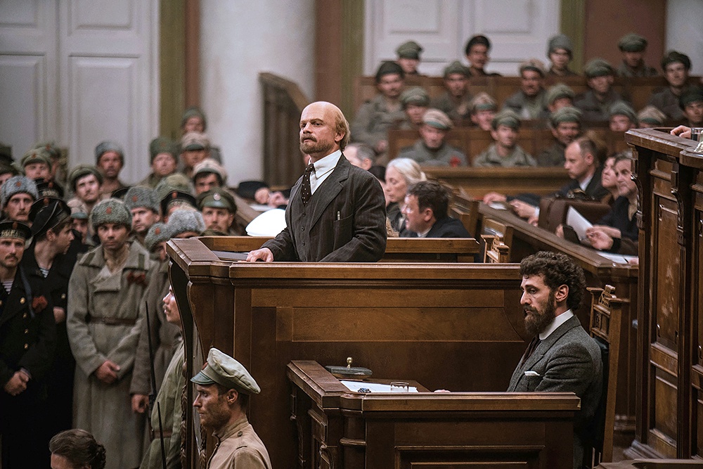 В этом сериале правда кажется вымыслом, а вымысел убедительнее, чем буквальная правда.