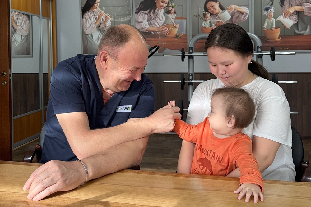 Доктор Юрий Козлов и пациент: полное взаимопонимание.