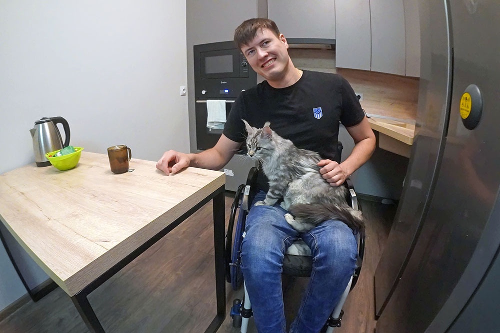 В уютной двушке Ивана  все подстроено под комфортную жизнь человека с ограниченными возможностями.