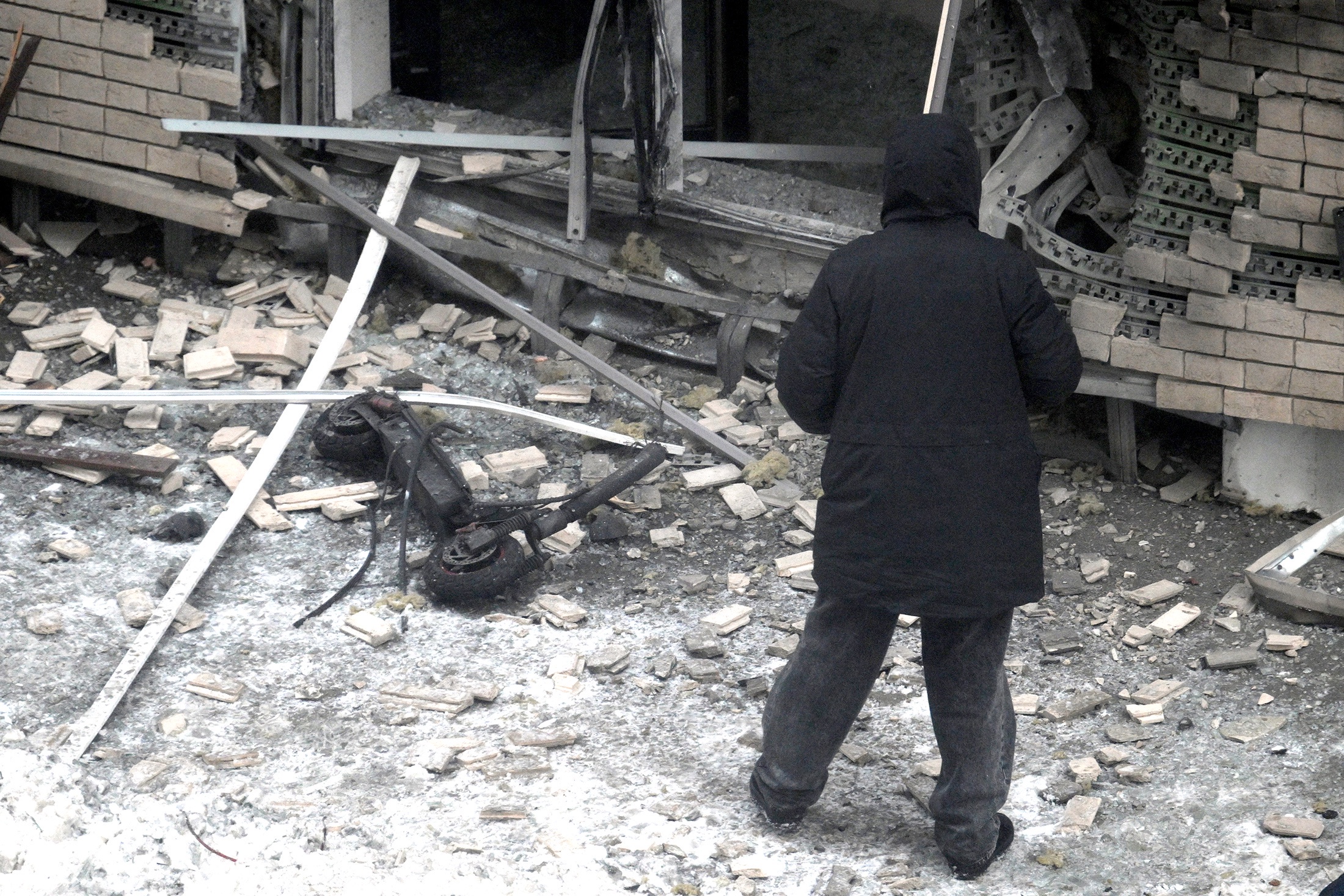 Взрывное устройство убийца закрепил на ручке арендного самоката и привел в действие дистанционно.