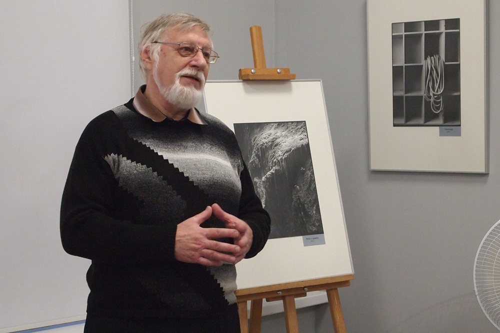 Александр Фурсов, ветеран фотоклуба "Новатор" на открытии своей выставки в Гродно.