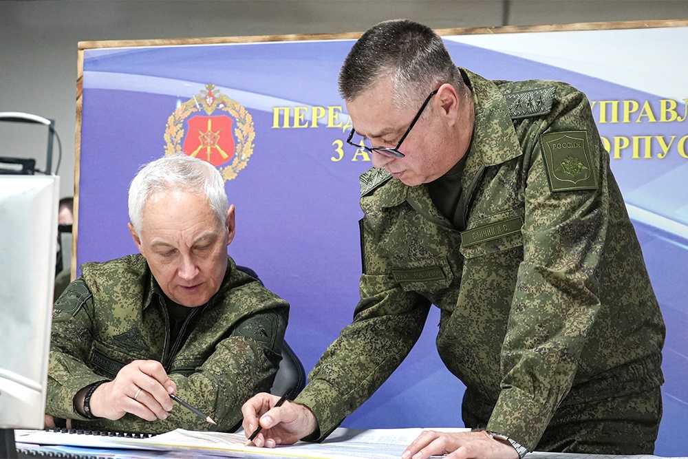 Андрей Белоусов и Александр Санчик: в октябре министр обороны проинспектировал "Южную" группировку.