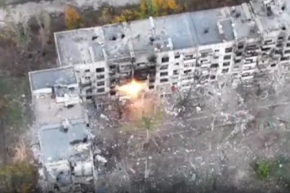 Операторы БПЛА группировки "Днепр" выбивают противника из многоэтажек Степногорска.