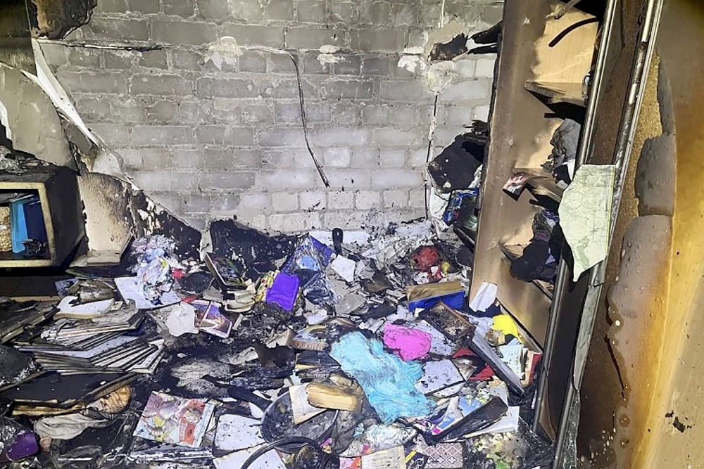 В одной из квартир горели домашние вещи. На месте обнаружили остатки газового баллончика для заправки зажигалок.