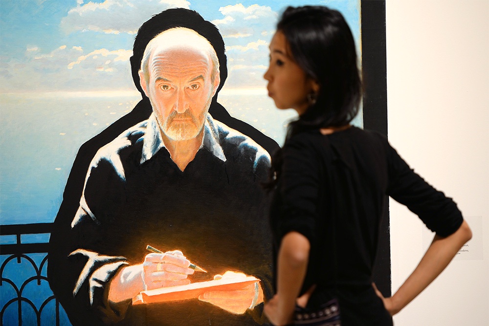 На выставке "Живу - Вижу" в Манеже был показан автопортрет Эрика Булатова 2013 года.