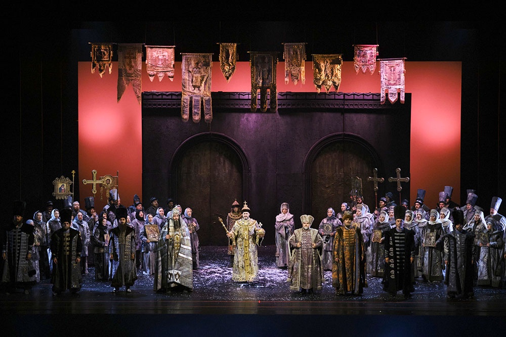 Опера "Борис Годунов" с Ильдаром Абдразаковым в заглавной партии стала одним из самых запоминающихся событий фестиваля "Хворостовский".