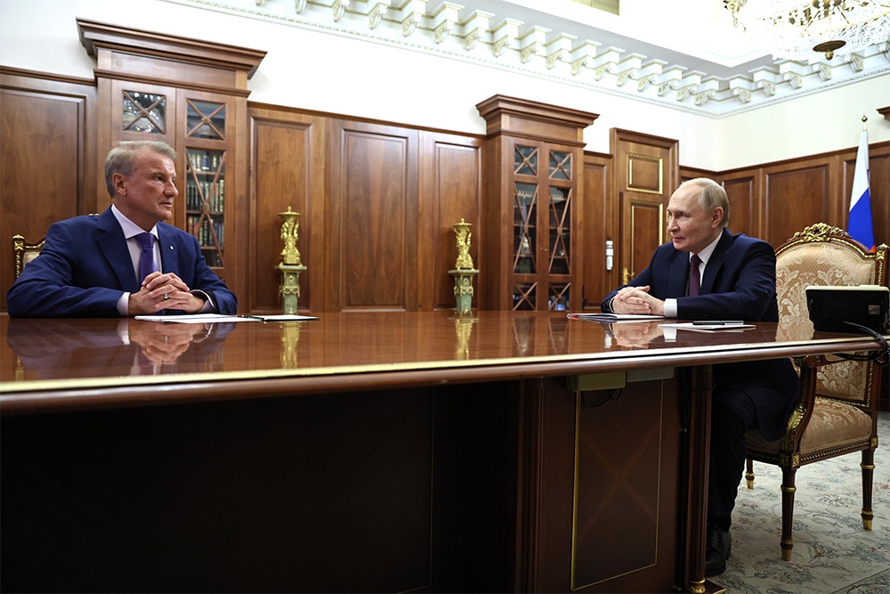 Герман Греф рассказал Владимиру Путину, как удобно платить телефоном.