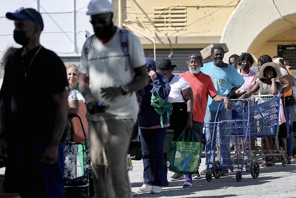 Тысячи американцев во время шатдауна стояли в очередях за бесплатной едой. 