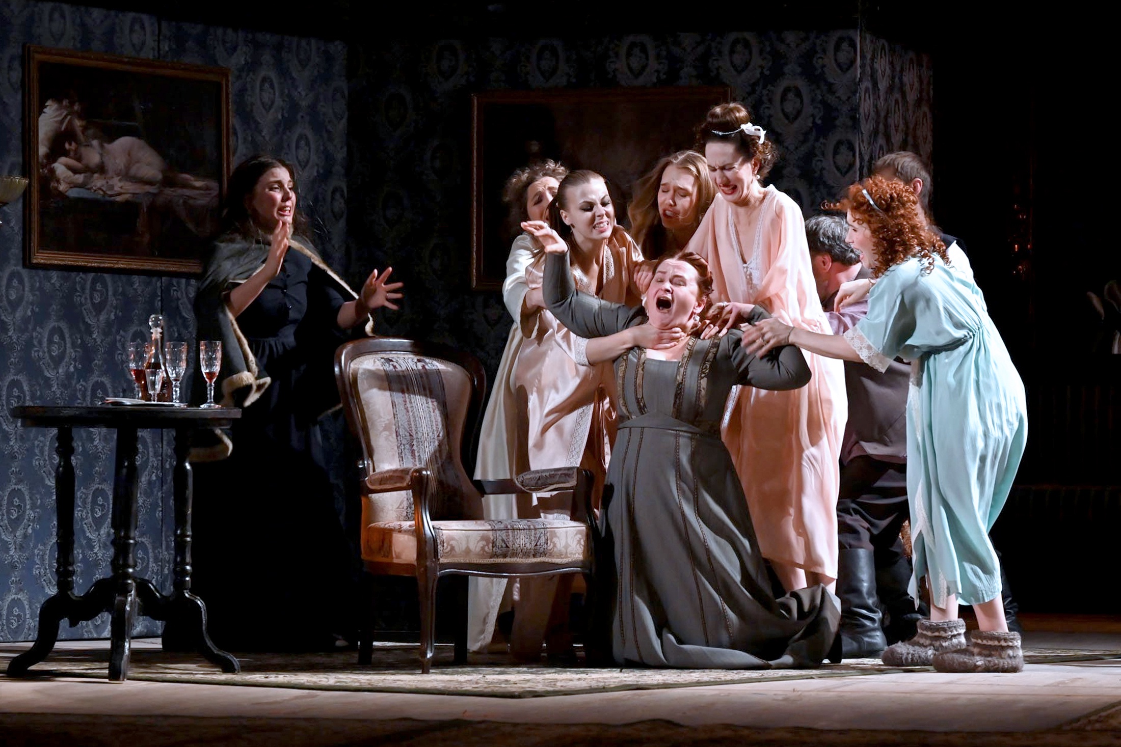 Сцена из спектакля "Яма" по повести А.И. Куприна Сергея Федотова, пермский театр "У Моста".