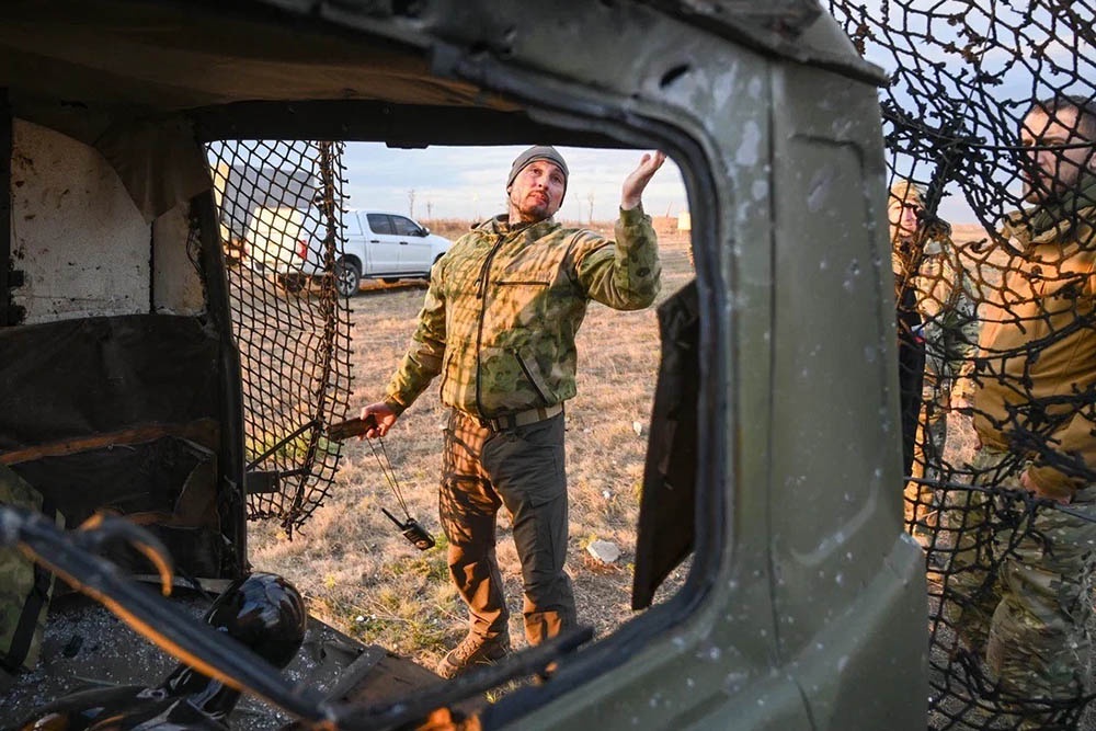 Тестировщики пытались ободрать "мангалы", имитируя эвакуацию в лесу, смотрели, насколько они восприимчивы к воде, песку, крови и зажигательным смесям.