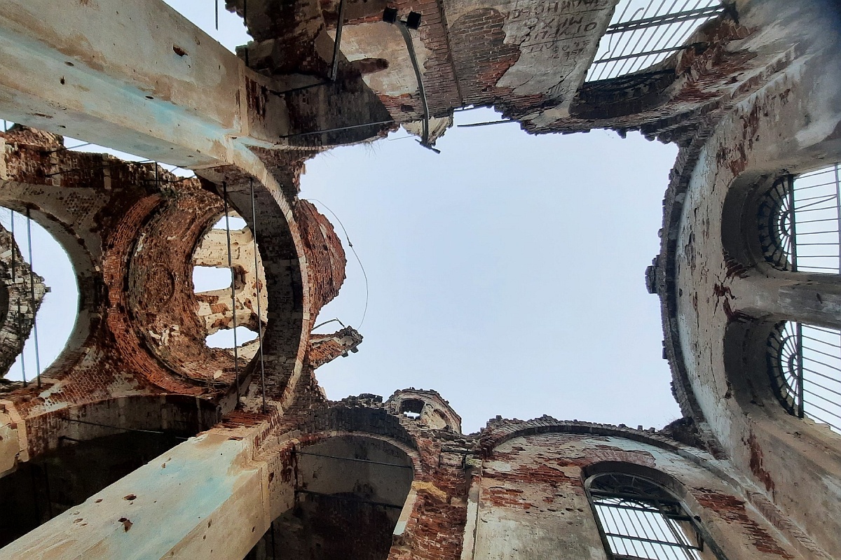 Храм был заброшен после попадания снаряда в июле-августе 1942 года.