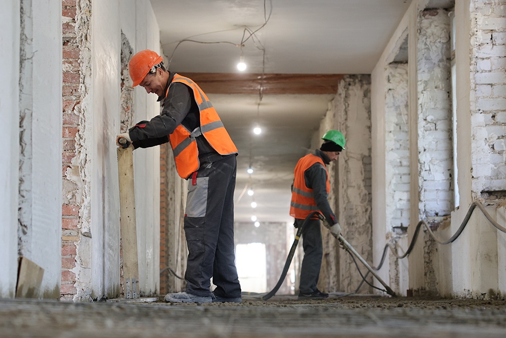 Ремонтно-восстановительные работы в школе №9 в Донецке.