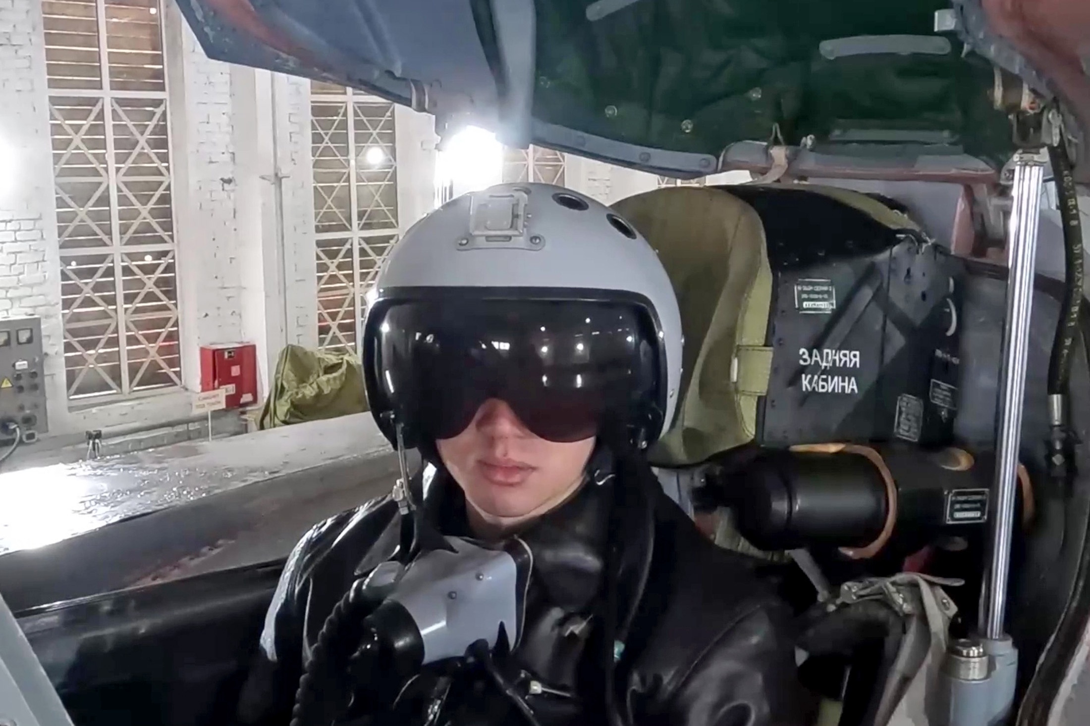 Штурман МиГ-31 по задумке украинского "куратора" должен был продать Родину за обещанные "золотые горы, немецких блондинок и кружку баварского".