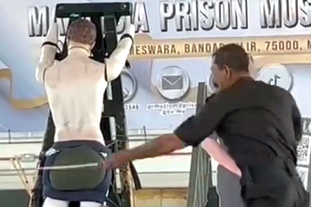 Порка не грозит лишь девочкам, женщинам и мужчинам старше 50 лет, им просто увеличат тюремный срок.