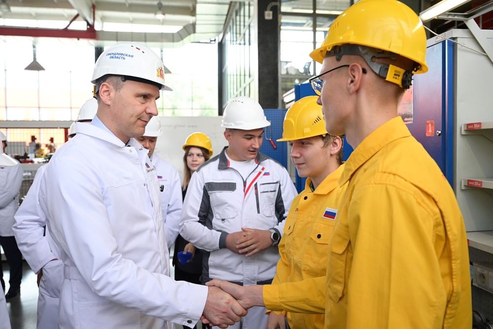 Как готовят современных рабочих, Денису Паслеру показали в Первоуральском металлургическом колледже, на базе которого создан профильный кластер.