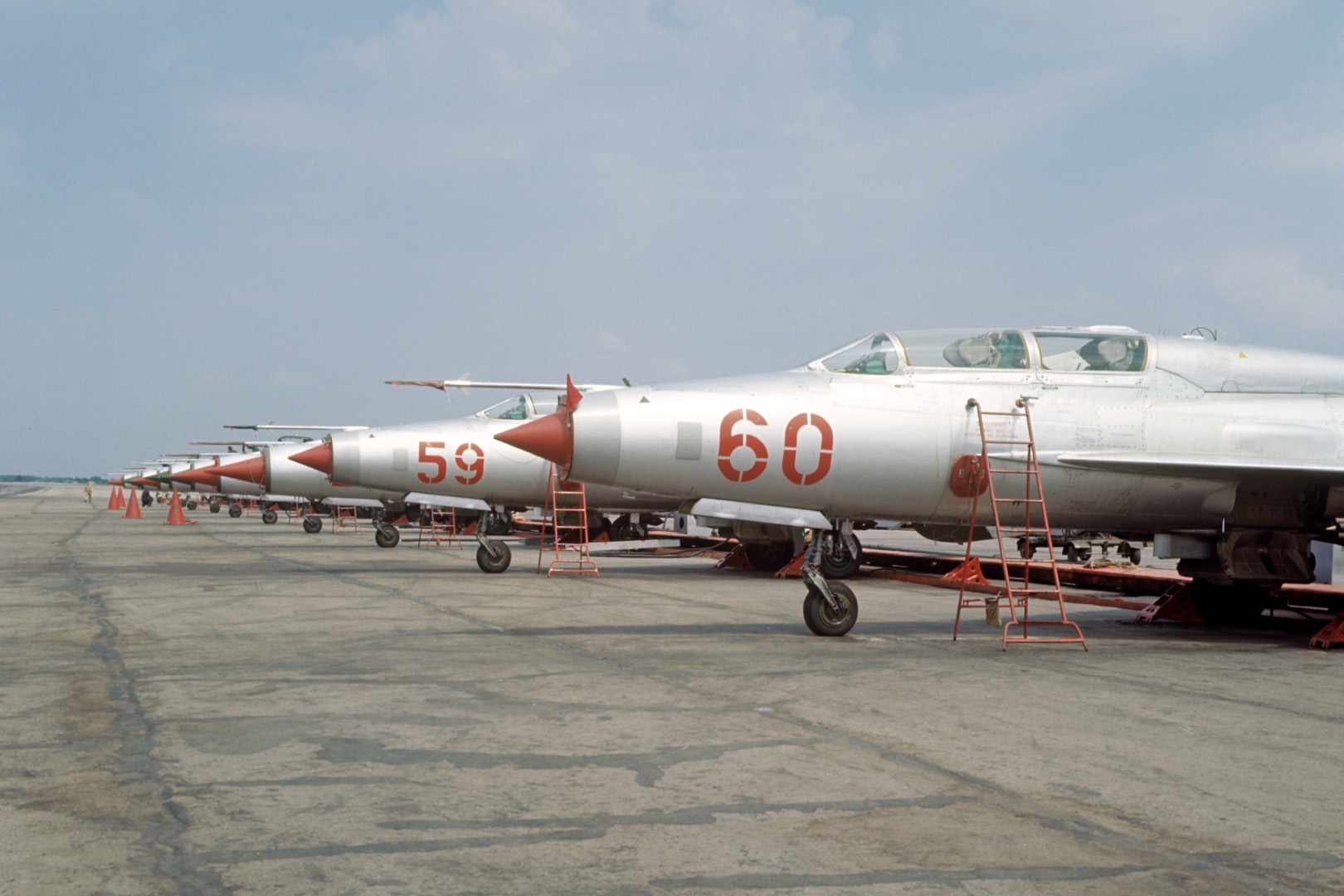 Истребители МИГ-21 на аэродроме. 1970 год. 