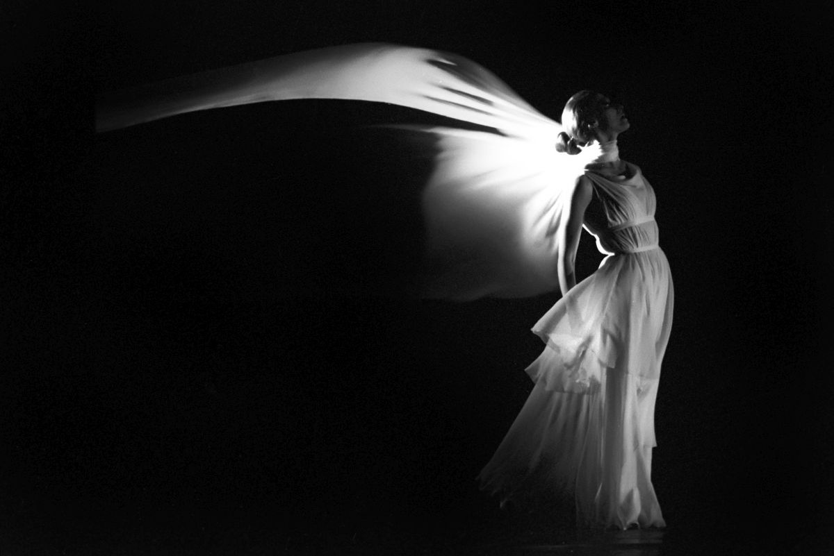 Майя Плисецкая в монобалете "Айседора", поставленном для нее бельгийским балетмейстером Морисом Бежаром.