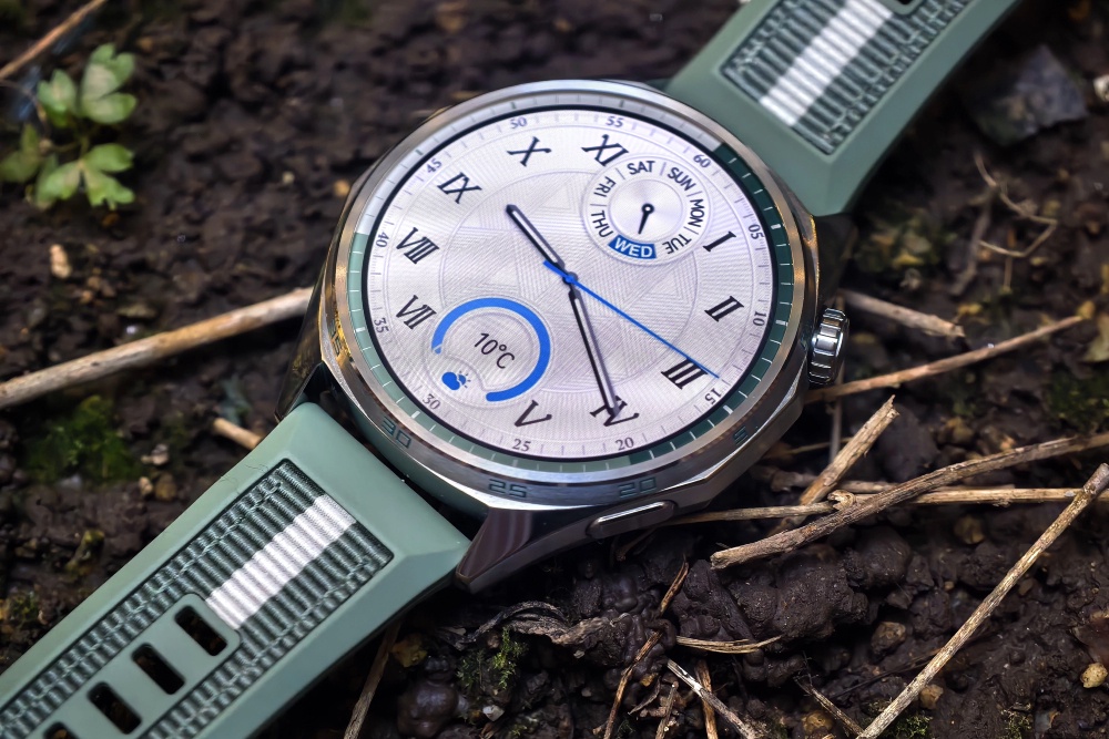 Часы HUAWEI Watch GT 6 на земле