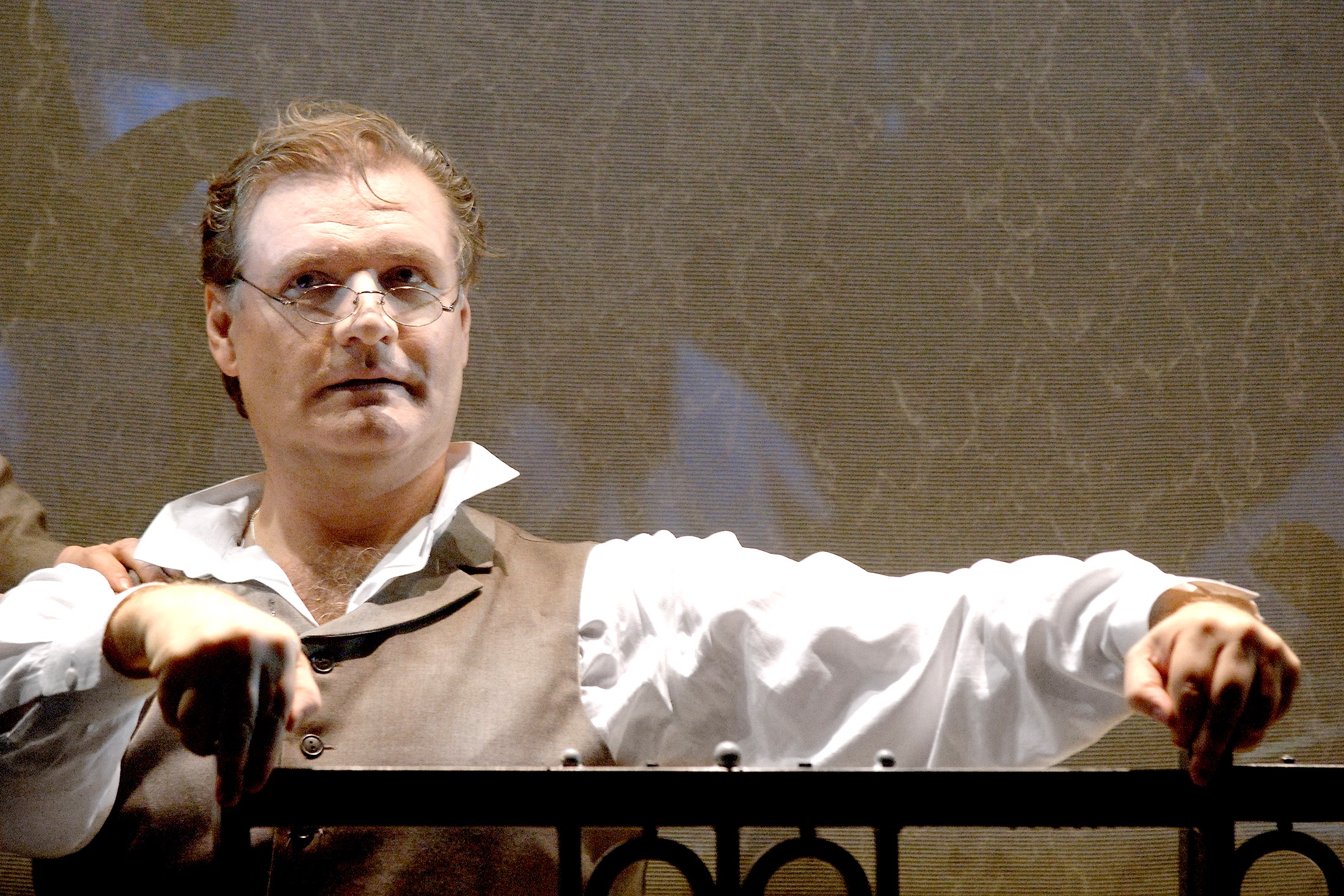 2007 год. Владимир Симонов (учитель гимназии Ардальон Передонов) во время прогона спектакля "Мелкий бес".