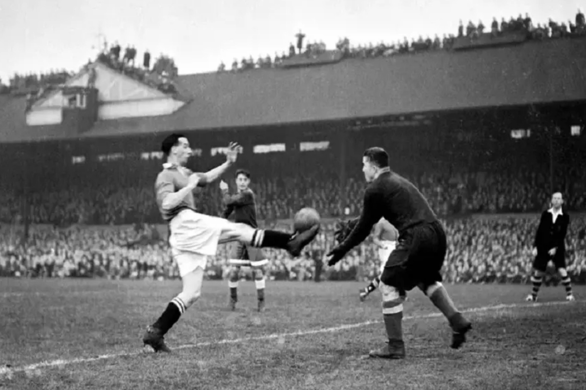 Вратаря "Динамо" Алексея Хомича в Англии прозвали Тигром за отважную манеру игры. Вратаря "Динамо" Алексея Хомича в Англии прозвали Тигром за отважную манеру игры.