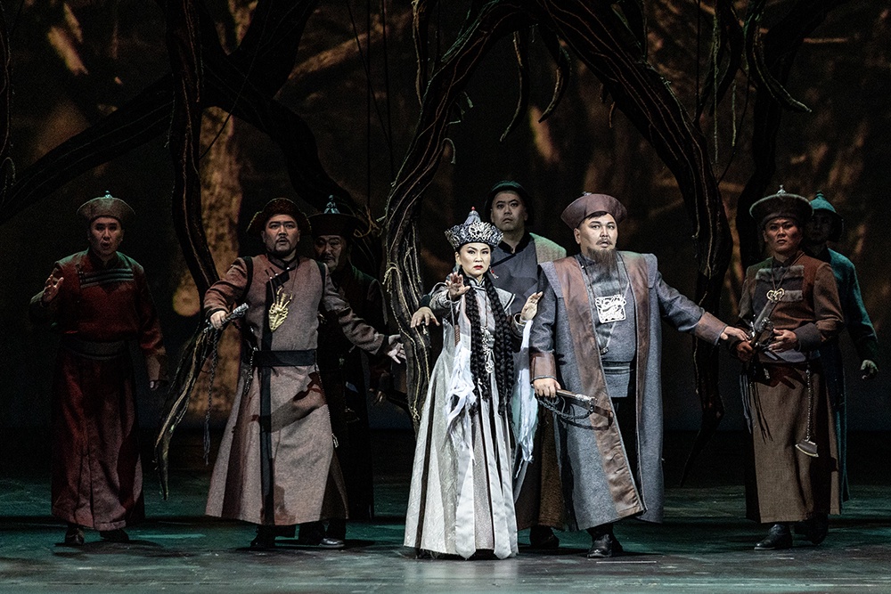 Особое положение в опере занимает образ красавицы Эреэхэн (партия Бибигмы Ринчиновой).