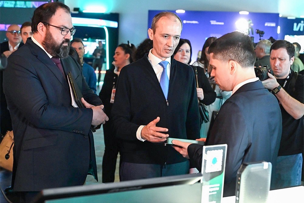 По словам Дмитрия Григоренко, нейросети прогнозируют точность выполнения задач в нацпроектах на 96 процентов.