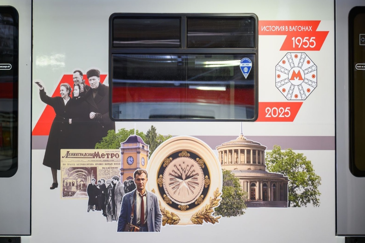 Оформление тематического поезда "Балтиец" в Петербургском метро.