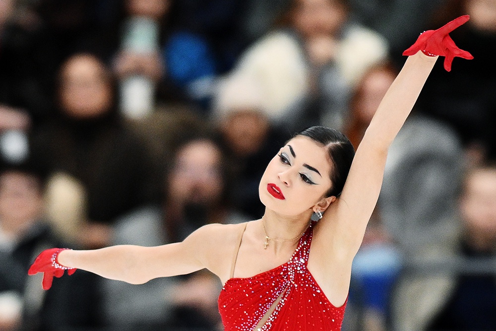 Аделия Петросян выступает в произвольной программе женского одиночного катания на 4-м этапе Гран-при России по фигурному катанию в Москве.