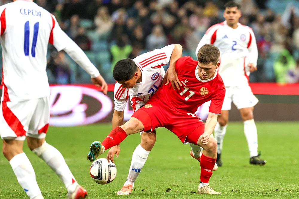 Сборная Чили навязала нашей команде жесткую борьбу. Россияне оказались не совсем к ней готовы.