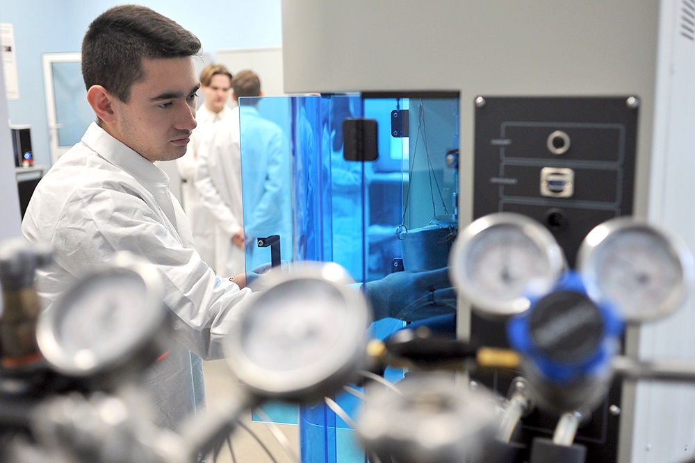 Сегодня студенты могут практиковаться на самом современном оборудовании.