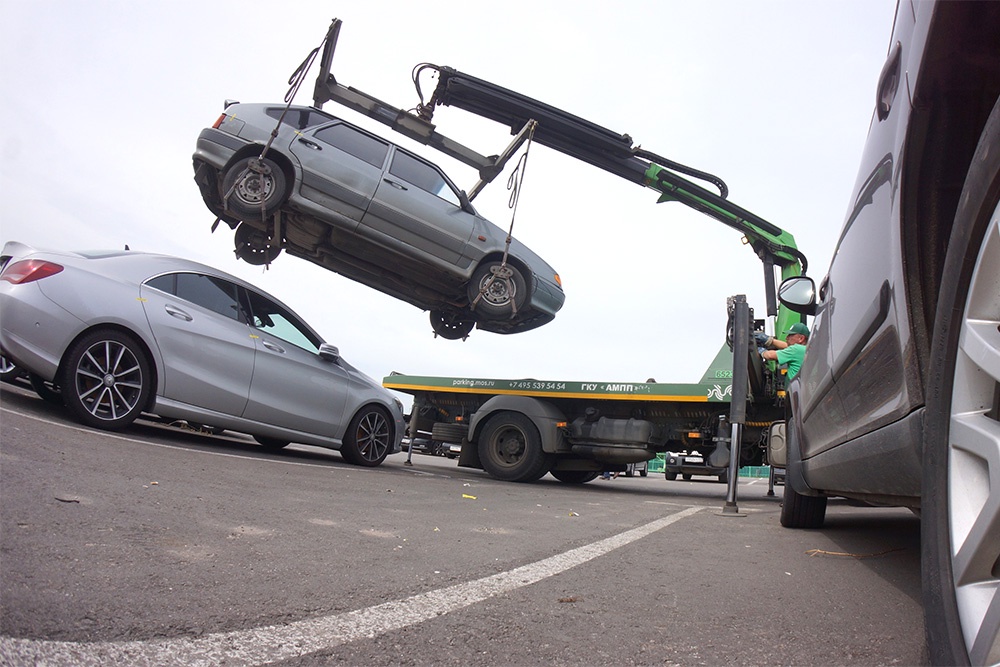 Не забудьте уточнить у оператора адрес спецстоянки, название и адрес подразделения, задержавшего транспорт.