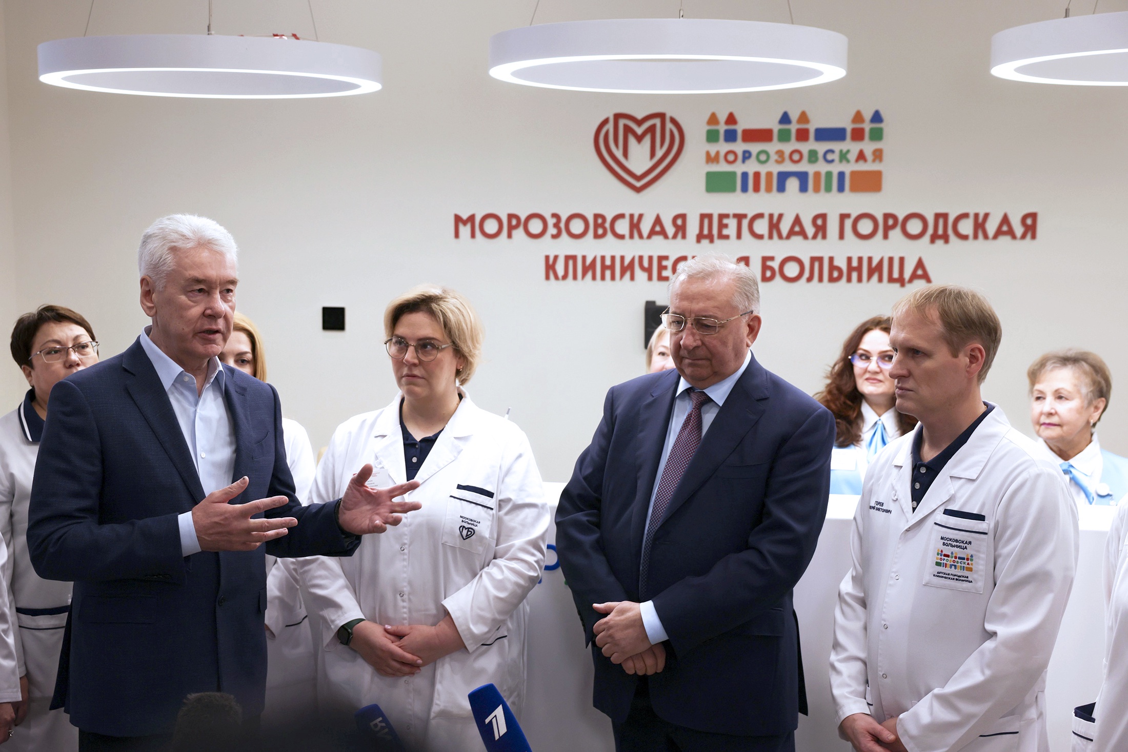 Сергей Собянин поблагодарил президента "Транснефти" Николая Токарева за модернизацию двух корпусов Морозовской детской больницы.