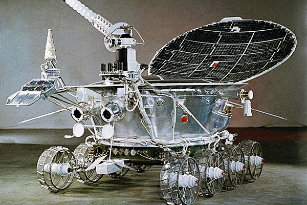 Тот самый "Луноход-1". Хотя самый первый "Луноход" погиб в 1969 году на Байконуре.