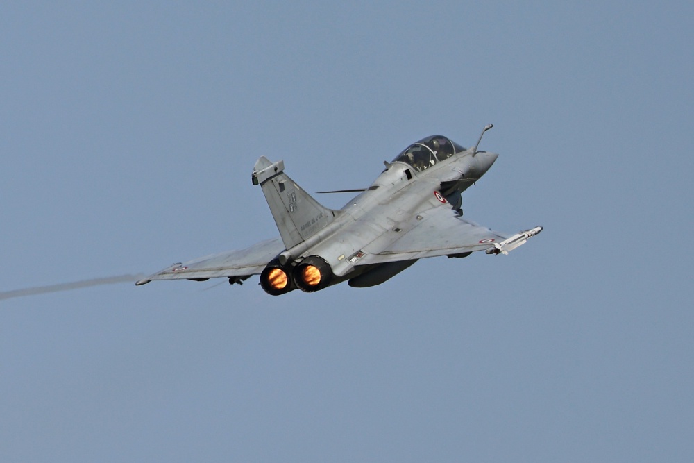 Военные эксперты уверены, что Rafale будут сбиты российскими летчиками задолго до подлета к нашим позициям.