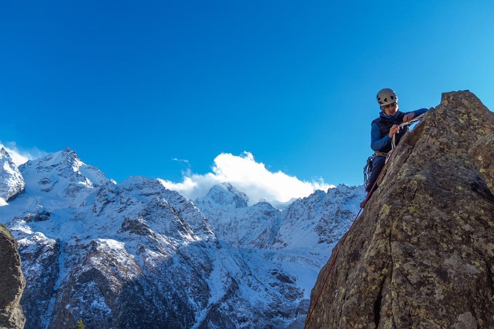 Экзамены организовали на трех площадках - камне "Некантуй", леднике Кашкаташ и полигоне "Скальная лаборатория".
