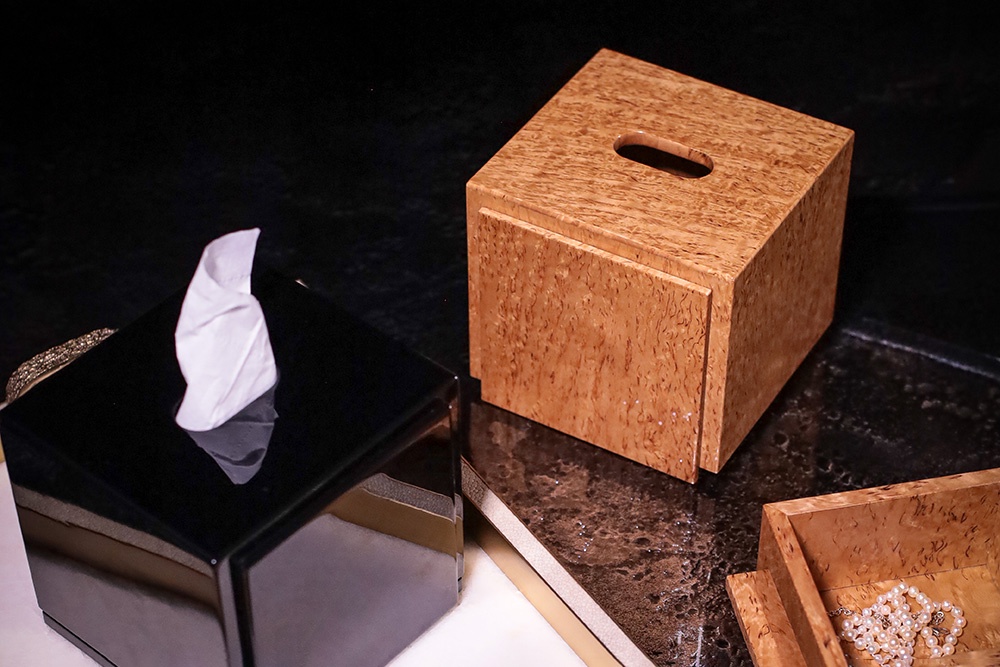 Шкатулки для салфеток ручной работы из карельской березы и вишни.