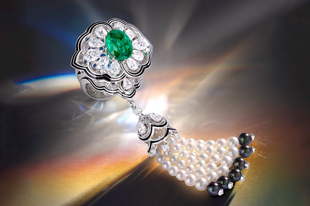 Ювелирная интерпретация домом Chamovskikh знаменитой картины Михаила Врубеля "Царевна-Лебедь": дизайн напоминает узоры русского кокошника.