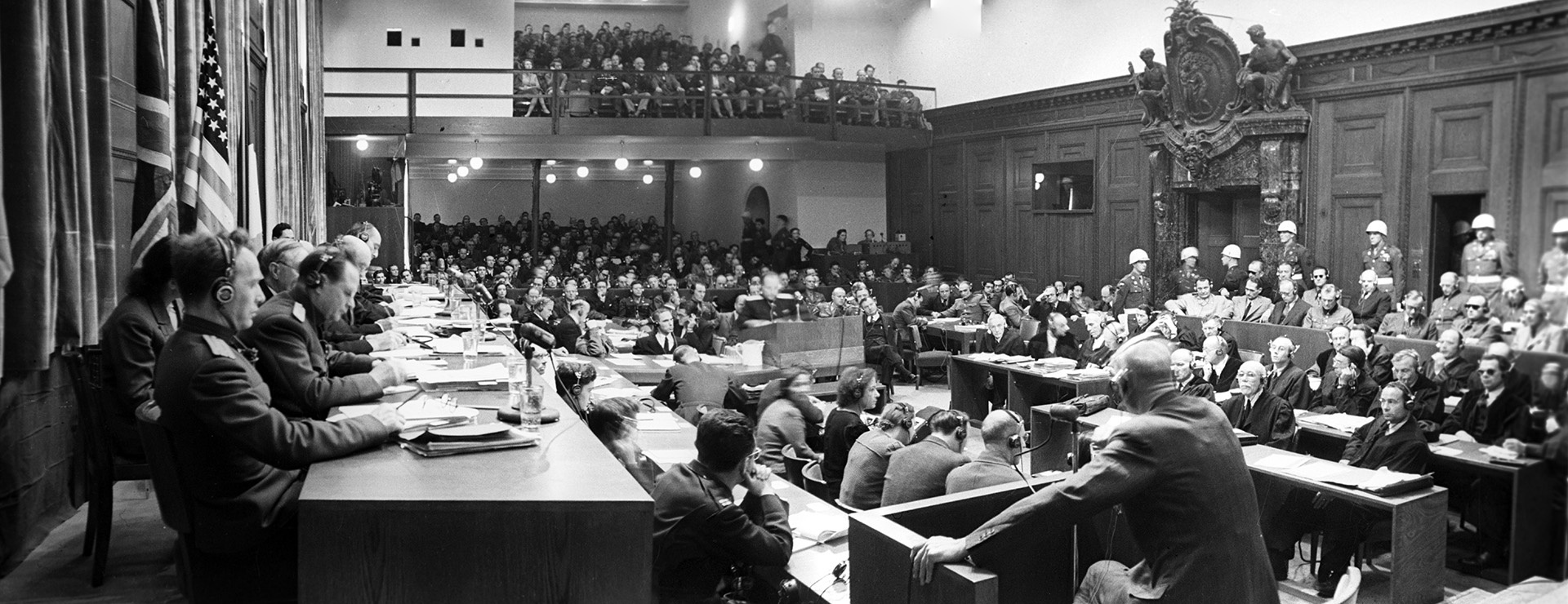 В зале заседаний Международного военного трибунала. Нюрнберг (20 ноября 1945 - 1 октября 1946 г.).