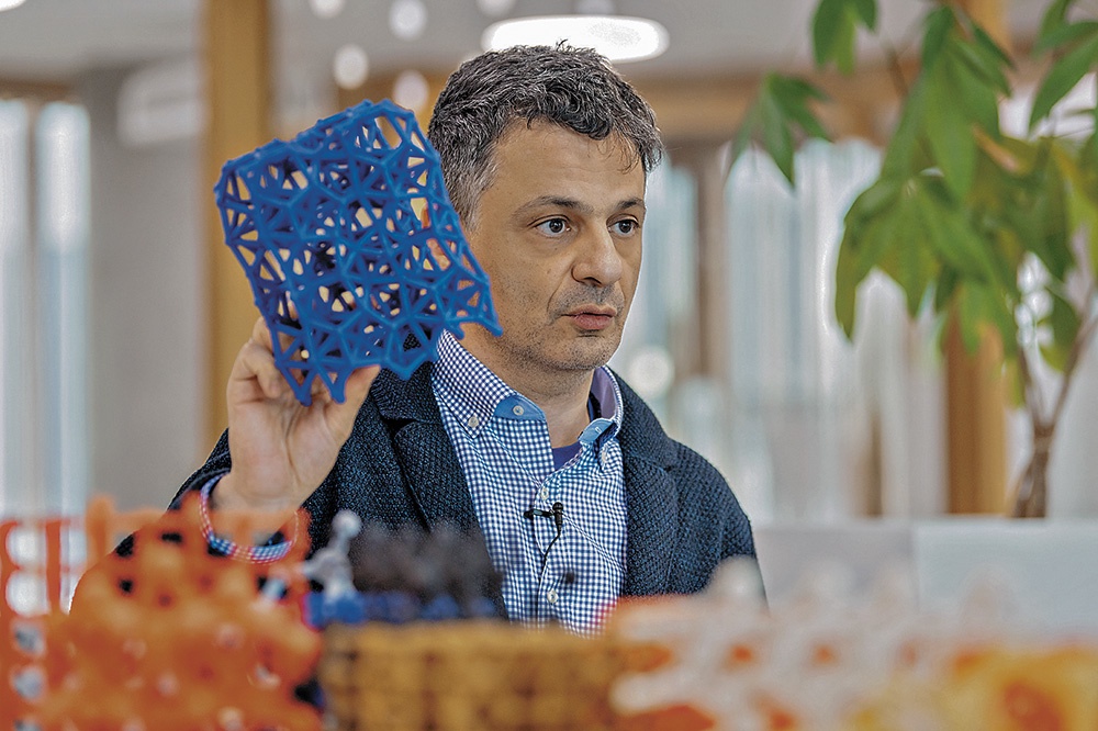 Артем Оганов: Наш алгоритм открывает материалы, которые запрещены законами химии.