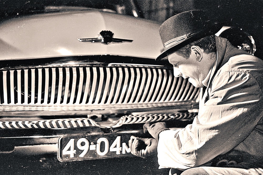 В фильме "Берегись автомобиля" Юрий Деточкин менял номерные знаки угоняемых машин.